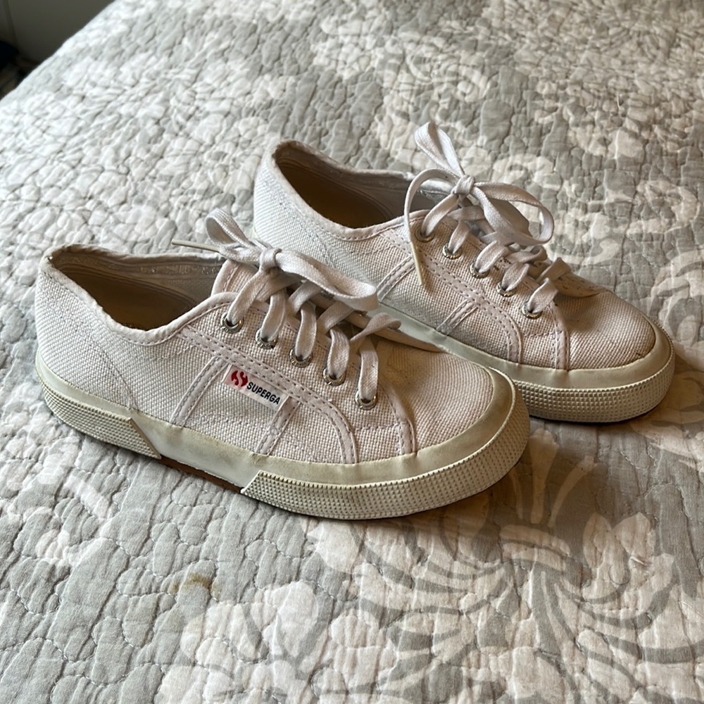 Kids White Superga sneakers size 32